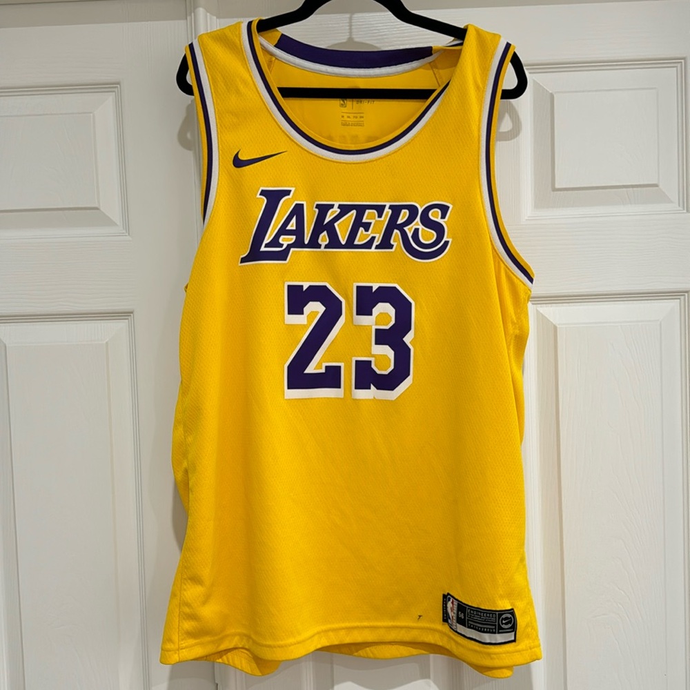 Davis lakers jersey size xxl
